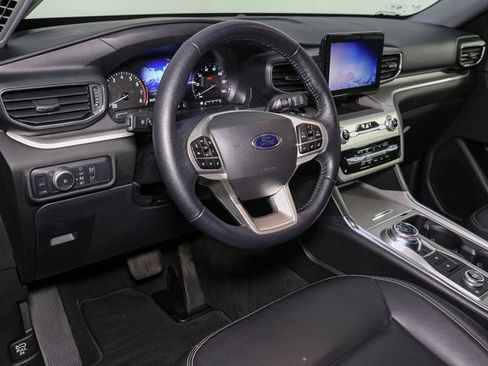 Used 2022 Ford Explorer XLT w/ Equipment Group 202A image 22