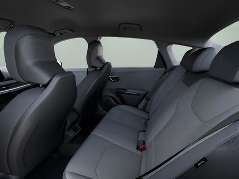 New 2025 Kia K4 LXS image 37