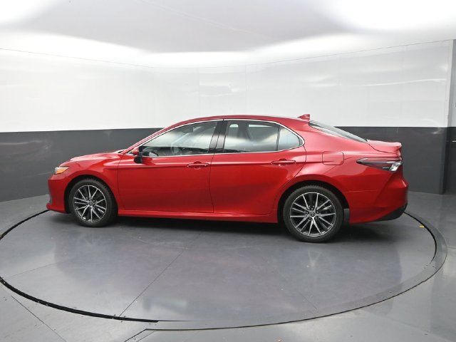 Used 2023 Toyota Camry XLE w/ Cold Weather Package FWD image 4