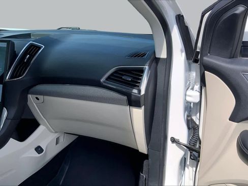 Used 2021 Ford Edge Titanium FWD image 19
