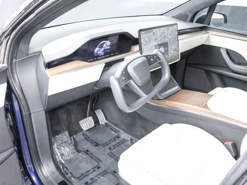 Used 2022 Tesla Model X image 3