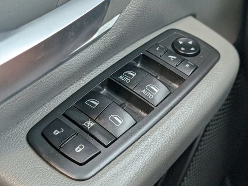 Used 2019 RAM 1500 Big Horn RWD image 16
