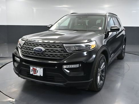 Used 2024 Ford Explorer XLT w/ XLT Sport Appearance Package image 13