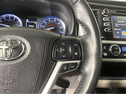 Used 2019 Toyota Highlander XLE image 28