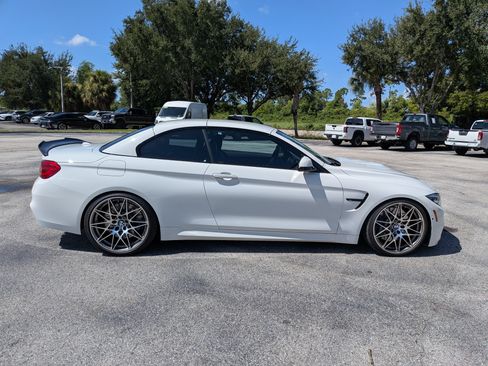 Used 2018 BMW M4 Convertible RWD image 3