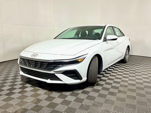 New 2026 Hyundai Elantra SE FWD image 9