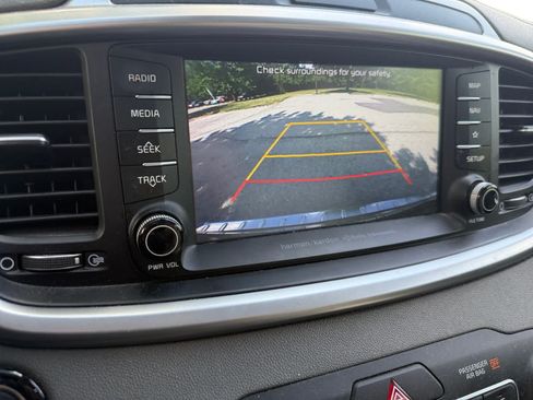 Used 2019 Kia Sorento SX FWD image 16