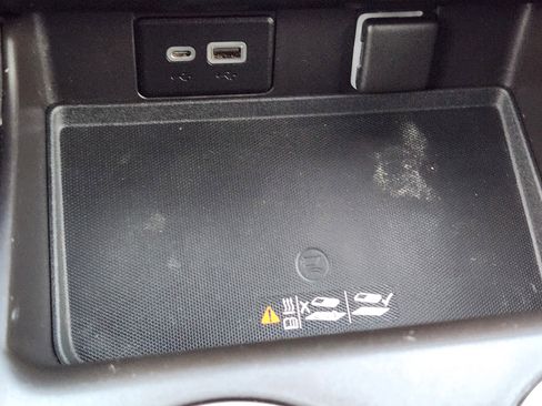 Used 2021 Chevrolet Suburban LT image 19