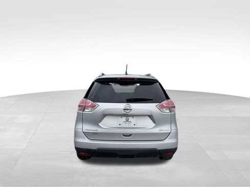 Used 2016 Nissan Rogue SV w/ SV Premium Package image 9