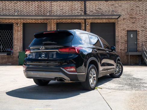 Used 2019 Hyundai Santa Fe SE FWD image 2