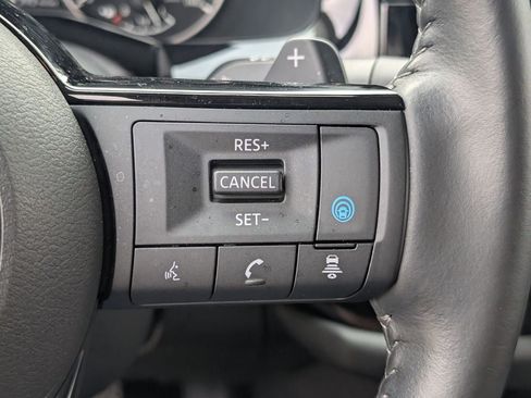 Used 2024 Nissan Pathfinder SL w/ Black Appearance Package FWD image 22