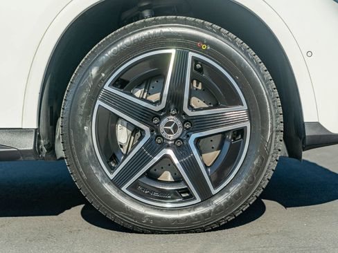Used 2025 Mercedes-Benz GLC 300 4MATIC image 15