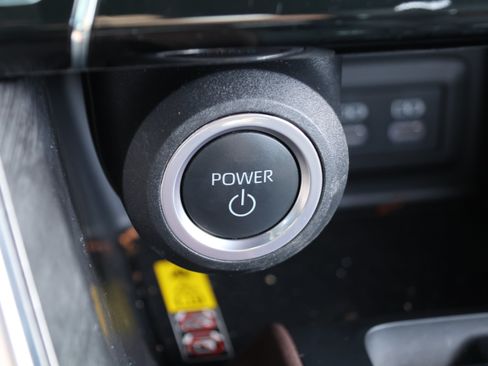 Used 2023 Toyota Venza XLE AWD/4WD image 26