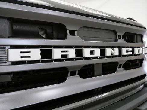 Used 2022 Ford Bronco Big Bend w/ Sasquatch Package AWD/4WD image 9