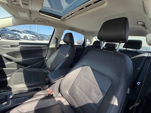 Used 2017 Volkswagen Passat 1.8T SE FWD image 12
