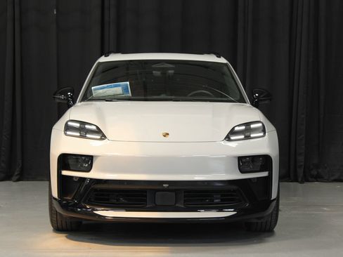 New 2026 Porsche Macan GTS Electric AWD/4WD image 8