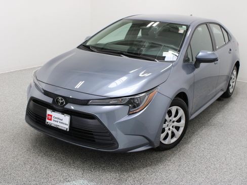 Used 2026 Toyota Corolla LE FWD image 2