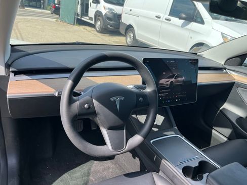 Used 2023 Tesla Model 3 Standard Range image 17