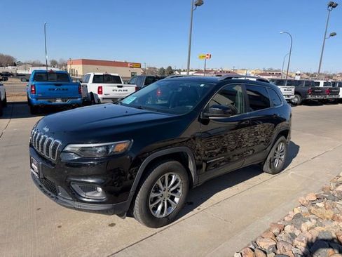 Used 2021 Jeep Cherokee Latitude Lux w/ Comfort/Convenience Group image 3