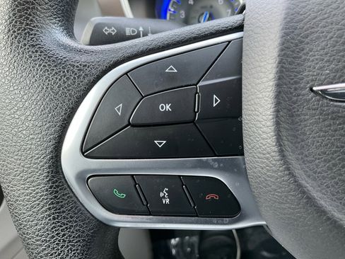 Used 2019 Chrysler Pacifica Touring Plus w/ Advanced Safetytec Group image 19
