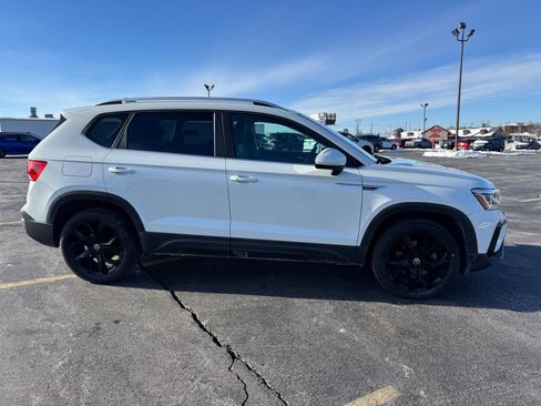 Used 2022 Volkswagen Taos SEL w/ Panoramic Sunroof Package image 4