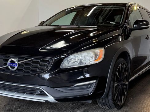 Used 2017 Volvo V60 T5 Cross Country w/ Convenience Package AWD/4WD image 4