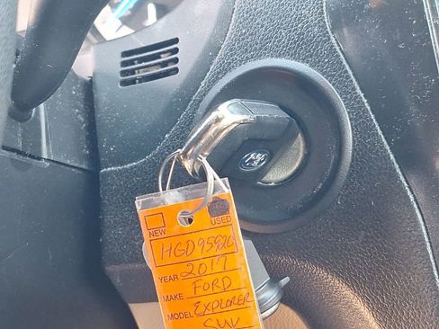 Used 2017 Ford Explorer Base image 31