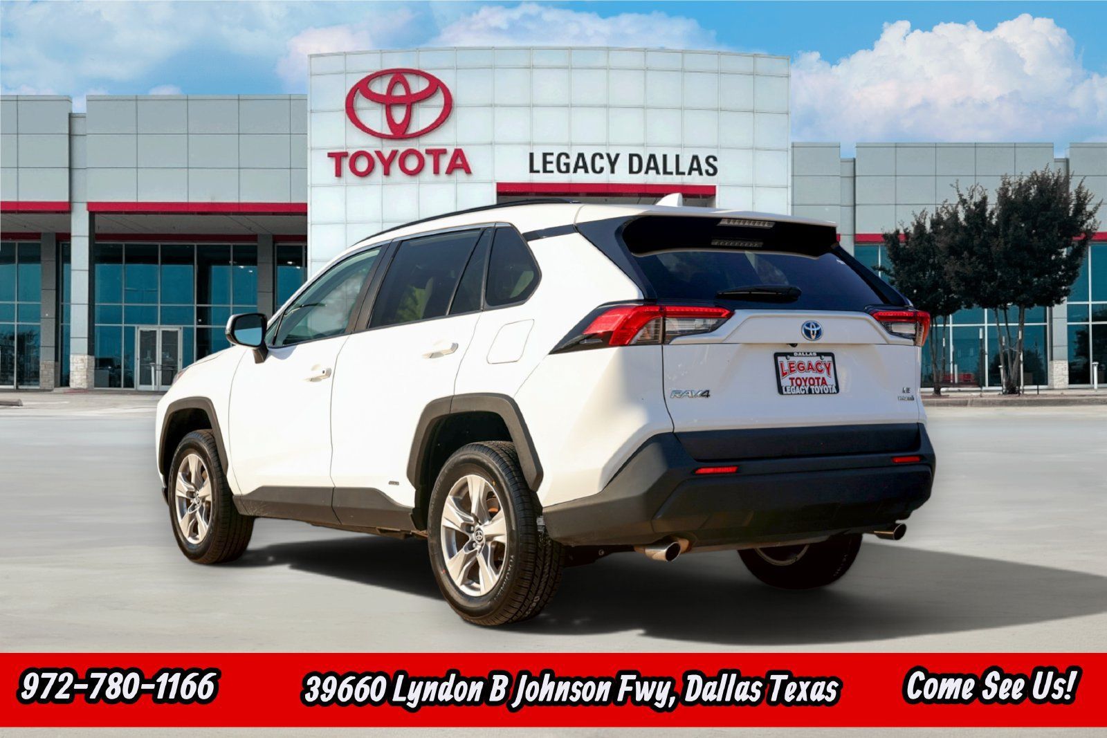 Used 2024 Toyota RAV4 LE AWD/4WD image 7