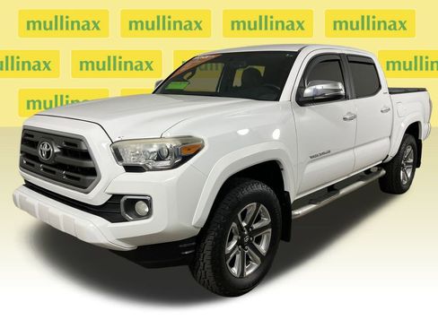 Used 2016 Toyota Tacoma Limited w/ Towing Package image 13