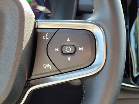 Certified 2023 Volvo XC40 Recharge Ultimate image 19