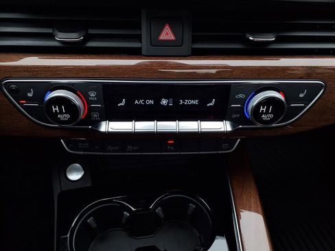 Used 2023 Audi A4 2.0T Premium w/ Convenience Package image 18