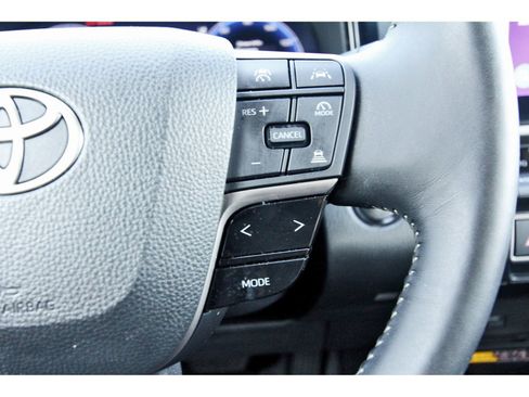 Used 2025 Toyota Camry XLE image 20