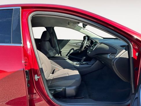 Used 2018 Chevrolet Malibu LT image 15