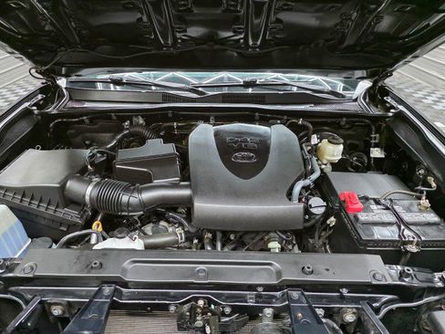 Used 2021 Toyota Tacoma SR5 AWD/4WD image 36
