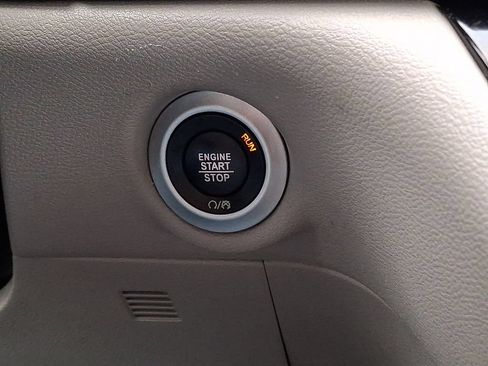 Used 2024 Chrysler Pacifica Touring-L FWD image 23