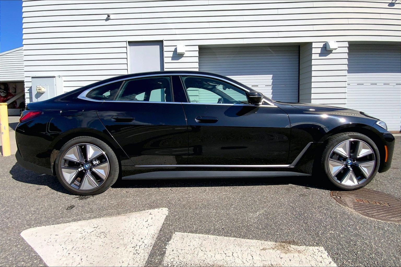 Used 2024 BMW i4 eDrive35 w/ Convenience Package RWD image 8