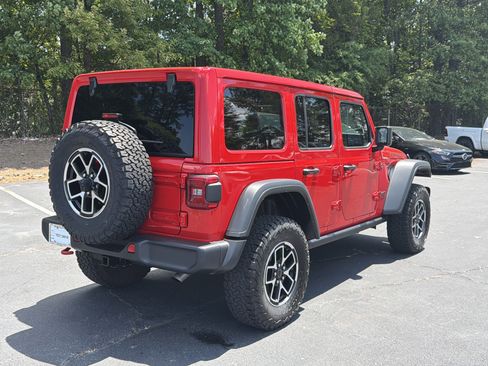 Used 2025 Jeep Wrangler Unlimited Rubicon w/ Convenience Group AWD/4WD image 12