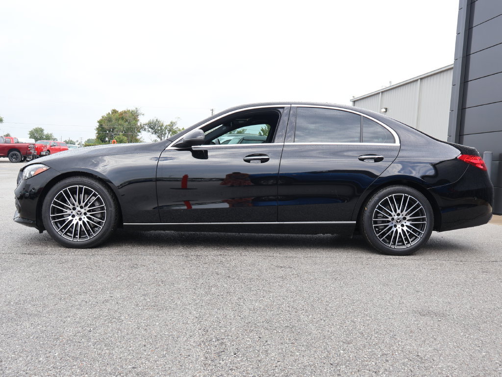Used 2025 Mercedes-Benz C 300 4MATIC Sedan image 2
