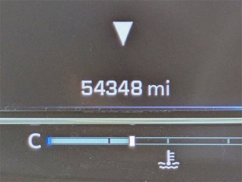 Used 2023 Chevrolet Suburban Premier image 33