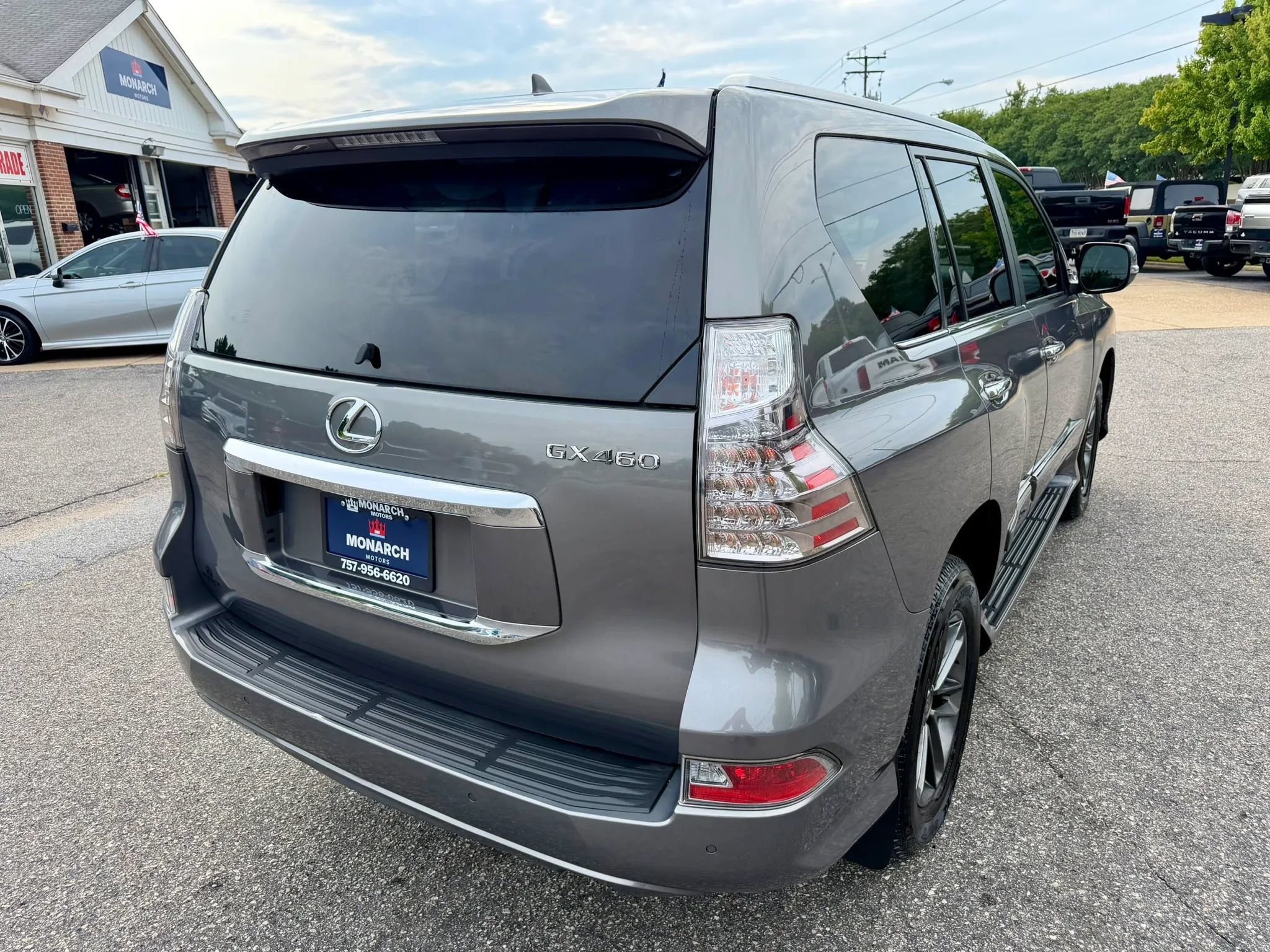 Used 2014 Lexus GX 460 w/ Premium Package AWD/4WD image 5
