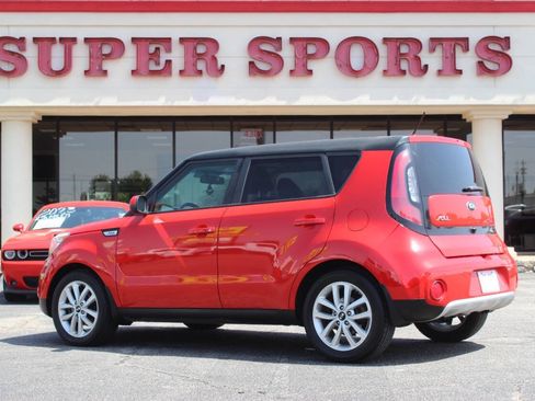 Used 2018 Kia Soul + w/ Audio Package FWD image 4