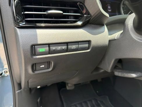 Used 2025 Nissan Sentra SR w/ SR Premium Package FWD image 10