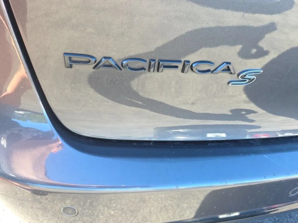 Used 2019 Chrysler Pacifica Limited w/ Advanced Safetytec Group FWD image 16
