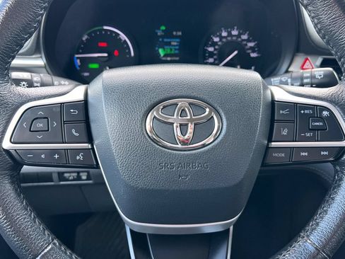 Used 2024 Toyota Sienna XLE AWD/4WD image 26