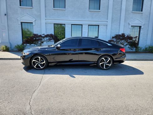 Used 2022 Honda Accord Sport image 2