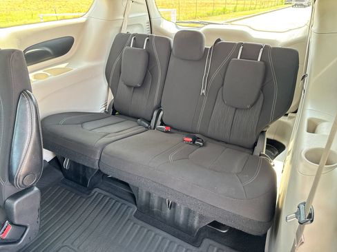 Used 2022 Chrysler Voyager LX FWD image 23