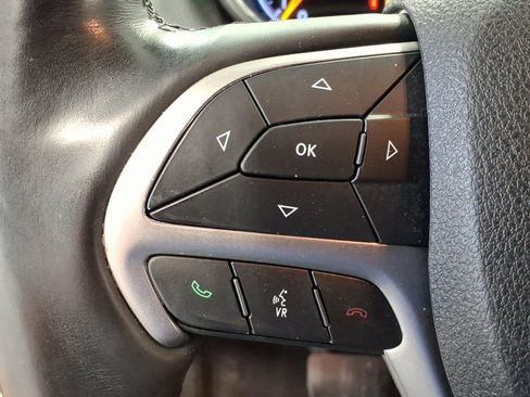 Used 2018 Jeep Grand Cherokee Altitude RWD image 10