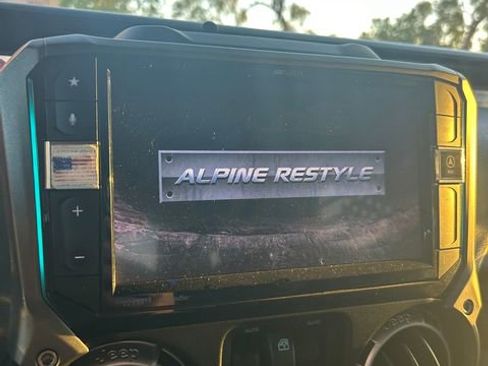 Used 2018 Jeep Wrangler Rubicon w/ Cold Weather Group AWD/4WD image 15
