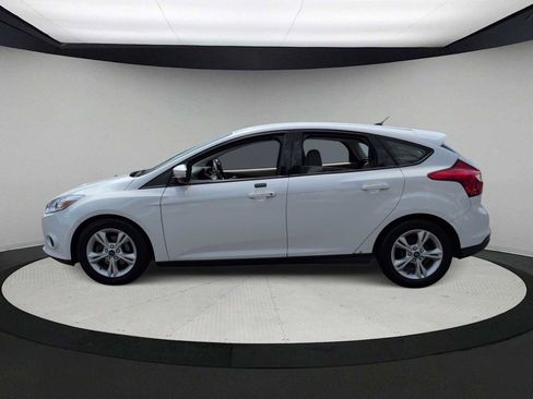 Used 2014 Ford Focus SE w/ SE Winter Package FWD image 5