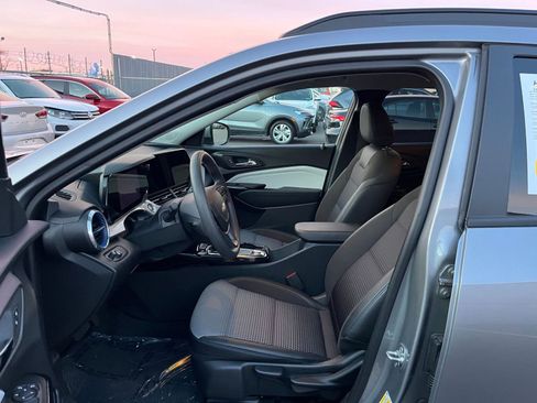 Used 2025 Chevrolet Trax LT image 25